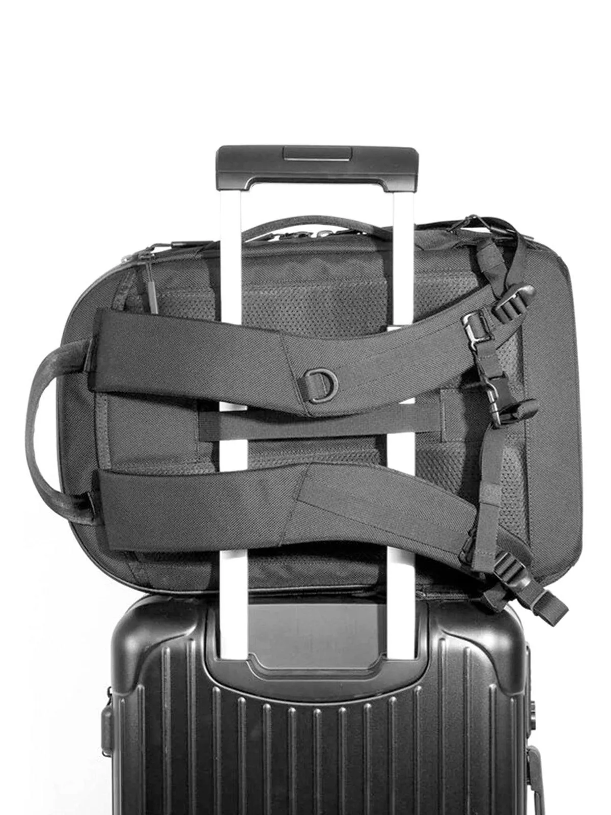 AER Tech Pack 2 Black