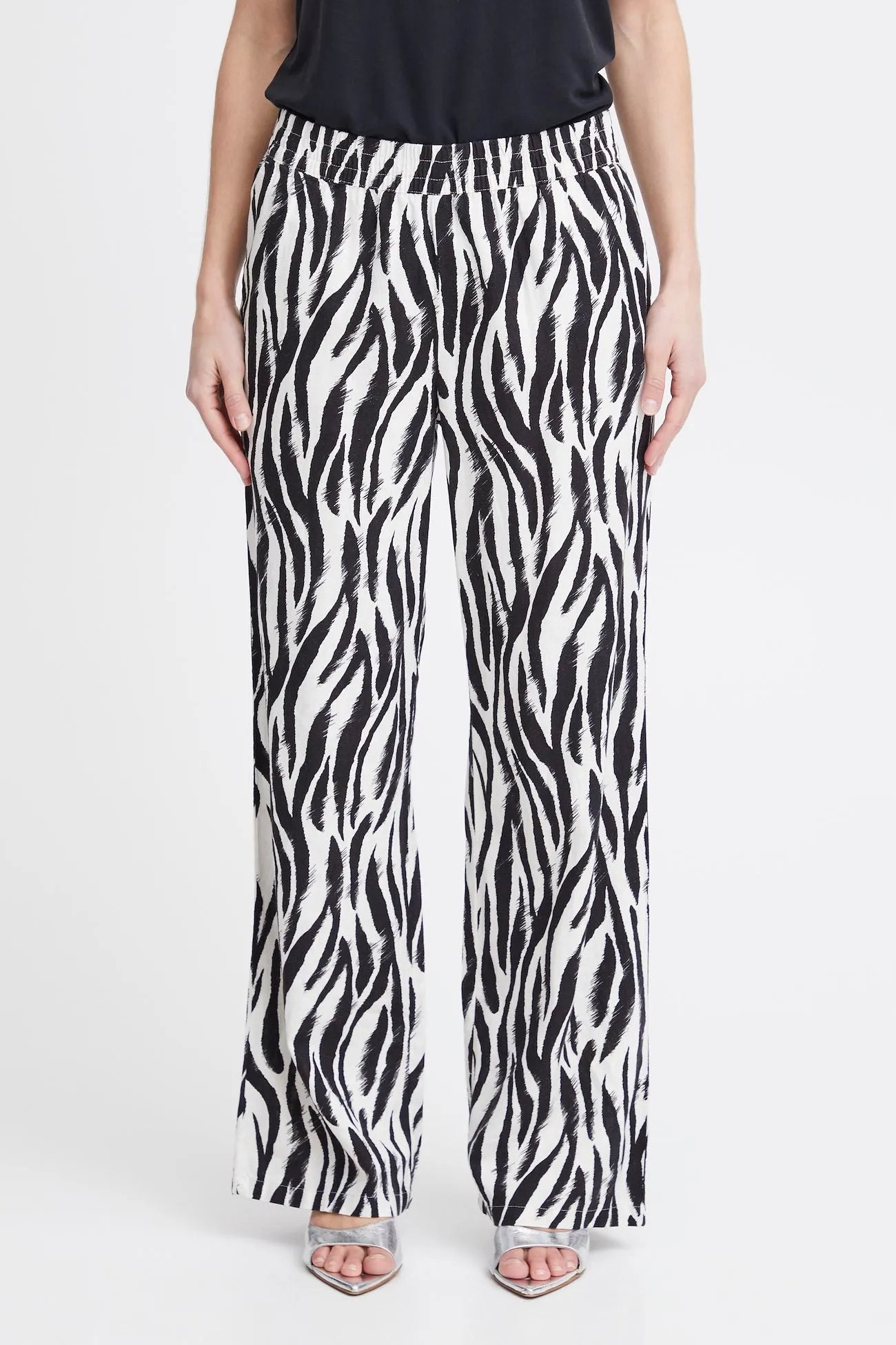 Byoung Byfalakka Linen Mix Animal Print Trousers Black